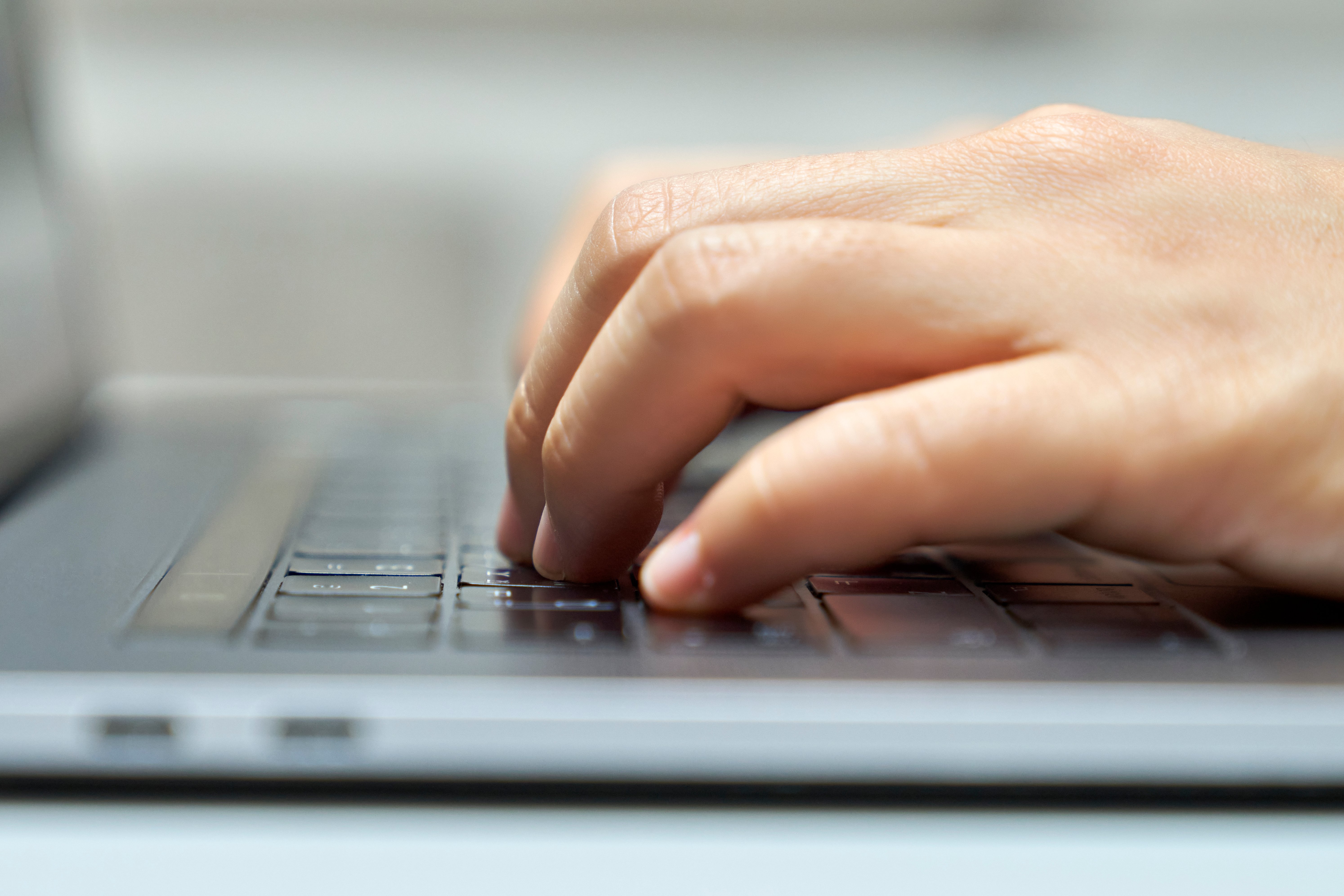 신세대에게는 어려운 PC 키보드 타이핑